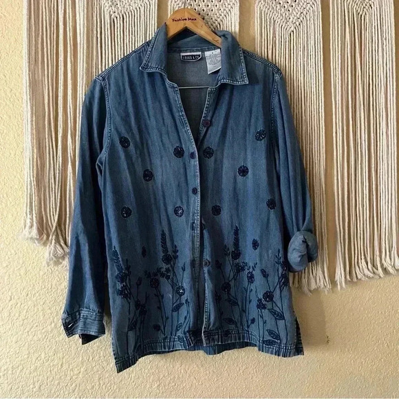 Chambray embroidered floral button down top Sz medium Erica & co . - Picture 1 of 6